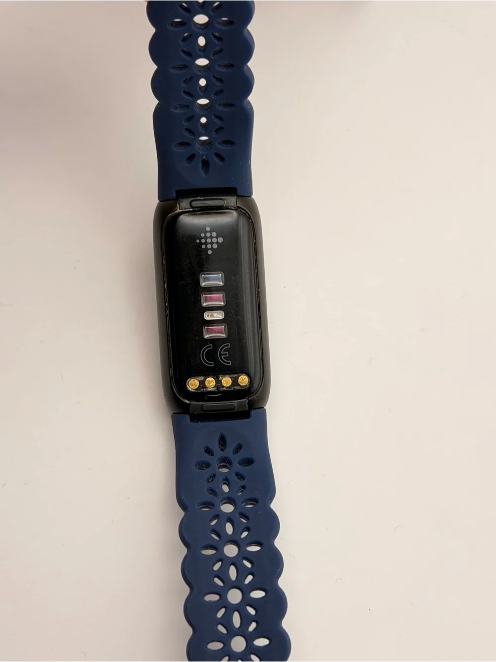 Fitbit Luxe, Charger included, Tested, new‎ band, black/blue, Women Smartwatch
